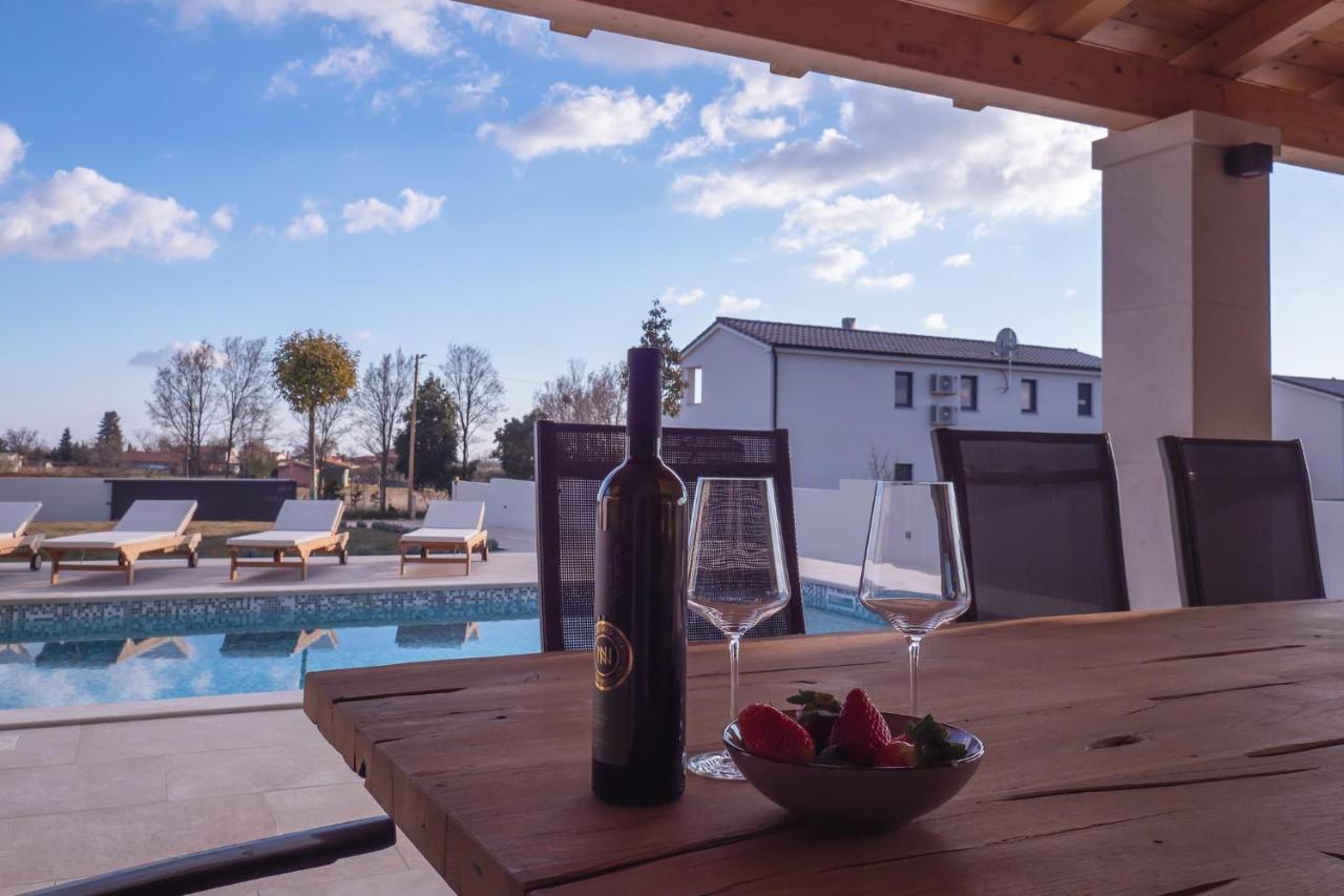 Villa Lydia Marčana Exteriör bild